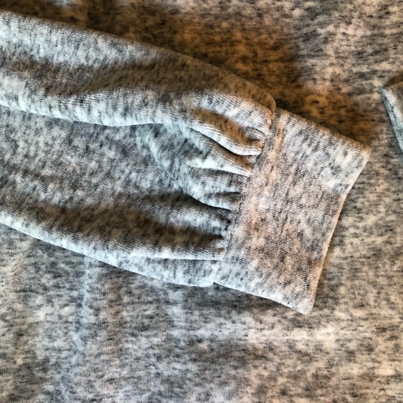 Off the shoulder casual sweater - Picture 2 of 2